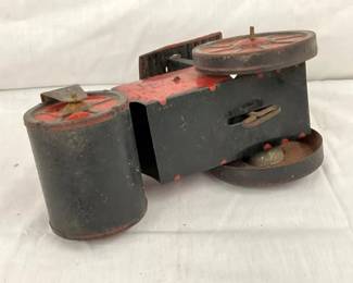 BOTTOM VIEW KEYWIND TOY