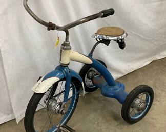 FRONT VIEW YL TRICYCLE