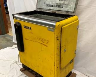 SIDE VIEW SQUIRT DRINK BOX