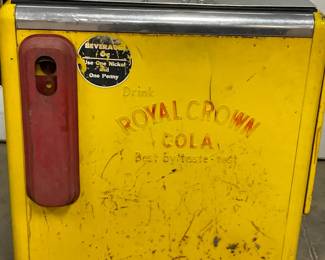 CLOSE UP VIEW MODEL A-55 ROYAL CROWN BOX