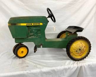 ERTL John Deere MOD. 520 PEDAL TRACTOR