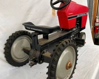 CASE INTERNATIONAL PEDAL TRACTOR