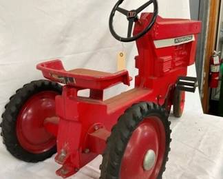 BACK VIEW INTERNATIONAL PEDAL TRACTOR