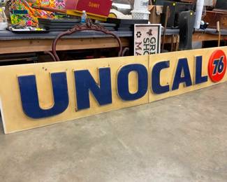 2PC. EMB. PLASTIC UNOCAL 76 SIGN