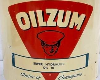 CLOSE UP VIEW W/OILZUM MAN