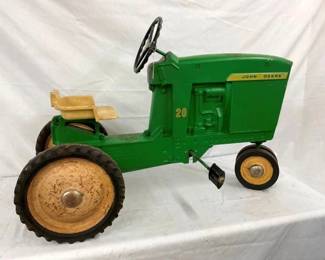ERTL John Deere MODEL D-55 PEDAL TRACTOR