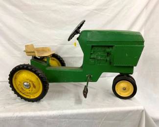 OTHERSIDE JOHN DEERE 520 PEDAL TRACTOR
