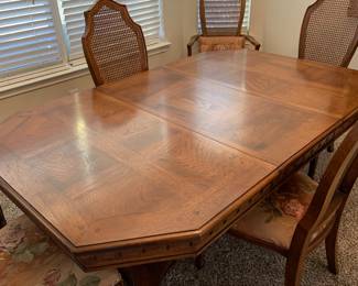 HIBRITON solid wood dining table with pads and 2 leaves