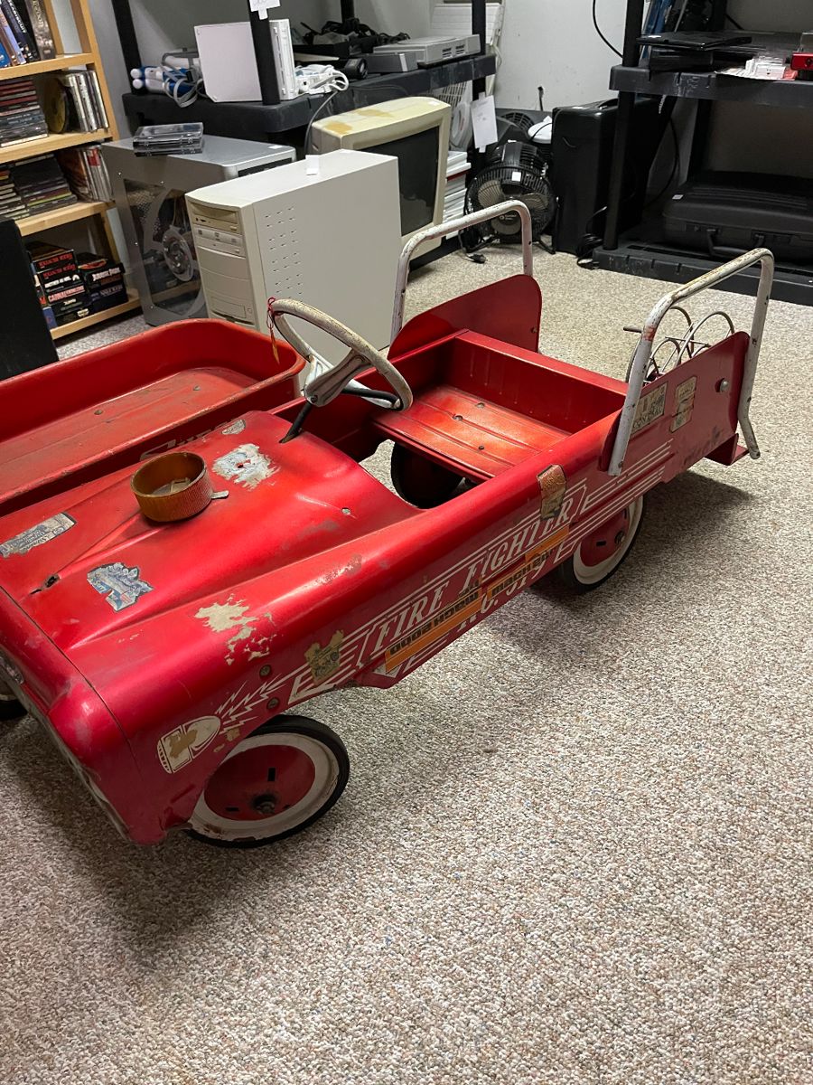 Estate Sale by The Junque Ladies in Ashland, KY starts on 11/30/2023