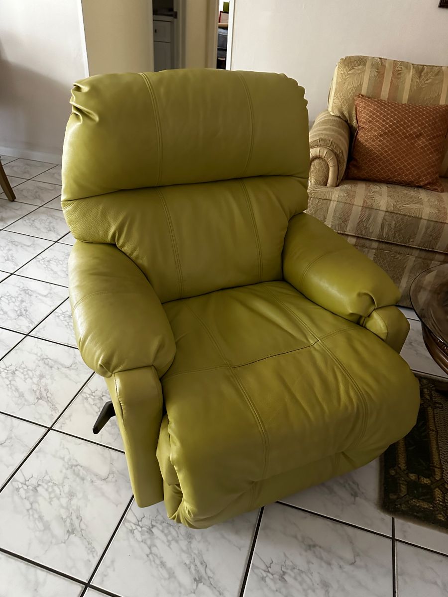 Cape Coral, Home hosted by House Of Consignment starts on 12/15/2023