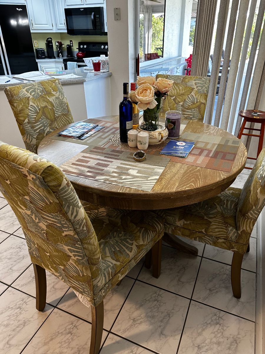 Cape Coral, Home hosted by House Of Consignment starts on 12/15/2023