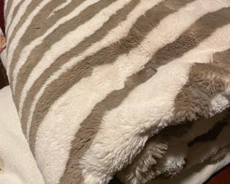 soft and cozy throw !!