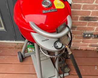 as new - owners say they never used it   great grill  for small space 