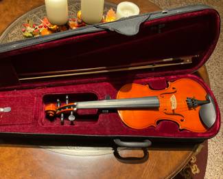 Beginner violin. Unmarked, New in box,