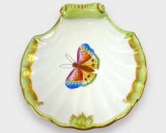 Fine Herend Hungary Queen Victoria Shell Dish
