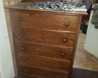 Nice wood chest of drawers 