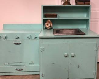 Toy kitchen 
