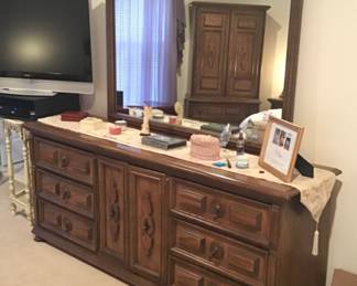 Triple Dresser w/ Mirror 