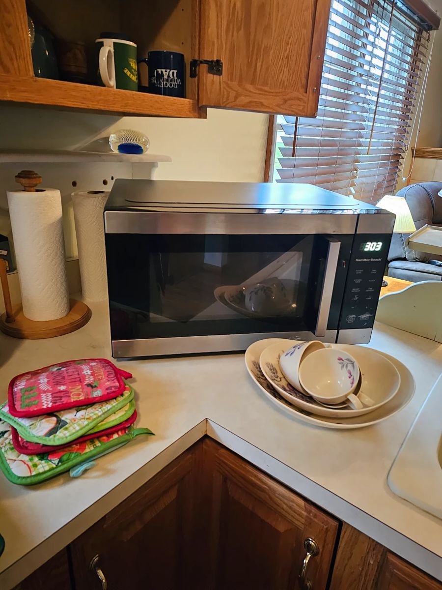 Moving sale on azalea Court condos hosted... starts on 12/2/2023