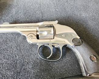 H & R  Vintage 38 revolver