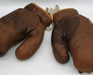 Lot 064   5 Bid(s)
VTG Boxing Gloves