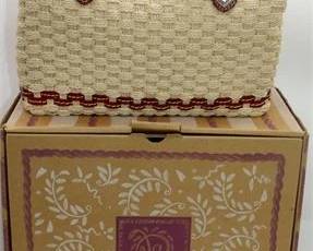 Lot 078   16 Bid(s)
BRIGHTON handbag & box