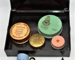 Lot 071   5 Bid(s)
VTG cosmetics in box