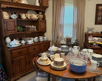 Traditional Maple Dining Room Ensemble