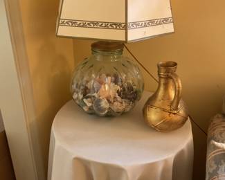 Side table with shell lamp 