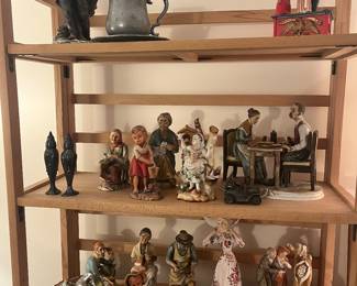 Decorative figurines 