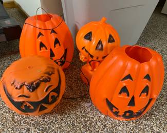 Vtg. Plastic jack o’lanterns