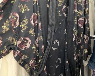 Stylish men's clothing in perfect condition:
Sizes M–L, 34/32 pants
Shoes size 12 D/B, 12 EEE in formal ware, leather, tap shoes
Suede and leather jackets, fashion sweaters, traditional African garments