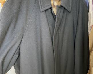 Stylish men's clothing in perfect condition:
Sizes M–L, 34/32 pants
Shoes size 12 D/B, 12 EEE in formal ware, leather, tap shoes
Suede and leather jackets, fashion sweaters, traditional African garments