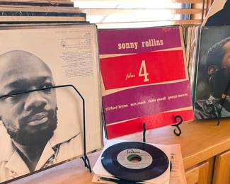 Jazz CDs, Vinyl, VHS
Vintage and new sheet music