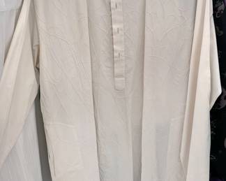 Stylish men's clothing in perfect condition:
Sizes M–L, 34/32 pants
Shoes size 12 D/B, 12 EEE in formal ware, leather, tap shoes
Suede and leather jackets, fashion sweaters, traditional African garments