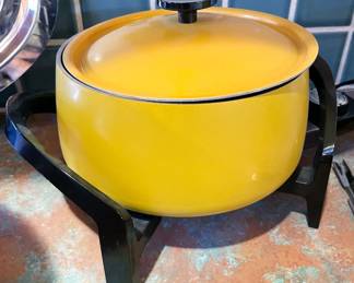 1970s fondu pot, complete
