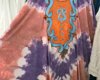 Stylish men's clothing in perfect condition:
Sizes M–L, 34/32 pants
Shoes size 12 D/B, 12 EEE in formal ware, leather, tap shoes
Suede and leather jackets, fashion sweaters, traditional African garments