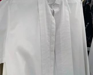 Stylish men's clothing in perfect condition:
Sizes M–L, 34/32 pants
Shoes size 12 D/B, 12 EEE in formal ware, leather, tap shoes
Suede and leather jackets, fashion sweaters, traditional African garments