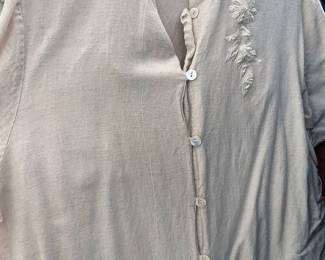 Stylish men's clothing in perfect condition:
Sizes M–L, 34/32 pants
Shoes size 12 D/B, 12 EEE in formal ware, leather, tap shoes
Suede and leather jackets, fashion sweaters, traditional African garments