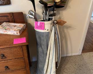 Royal "Daisy" womens 1970's golf bag and set of irons and drivers