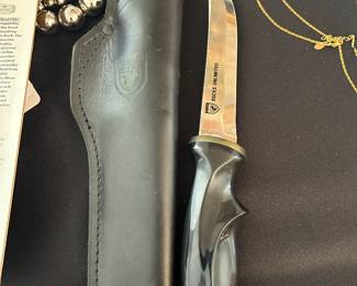 Ducks Unlimited hunting knife made in Sweden