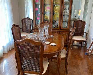 Thomasville Dining Room suite, Gorgeous!