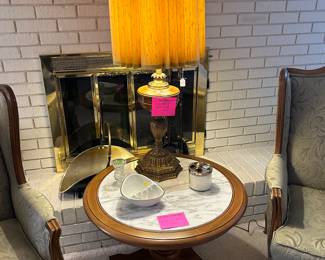 Vintage Round marble top end table with groovy lamp!