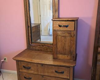 LOT 8 - ANTIQUE GENTLEMAN'S CABINET 40.5 W X 18.5 D X 25.5 H (76 TO TOP OF MIRROR)