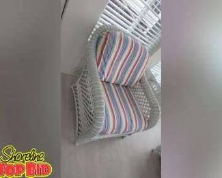 Lexington Casual White Wicker Chair with Cushions in Excellent Condition, Like New