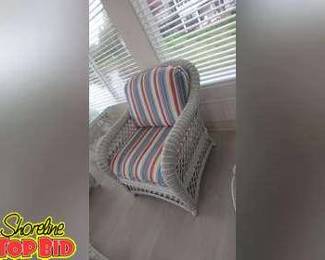 Lexington Casual White Wicker Chair with Cushions in Excellent Condition, Like New, Match to other wicker lots