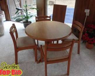 MidCentury Drylund Danish Teak Extendable Dining Table with 4 Matching Chairs. From Smoke  Pet Home
