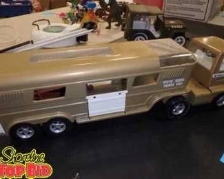 Vintage 60s Tan Structo Vista Dome Horse Van, Turbine Cab and Trailer with 2 Doors