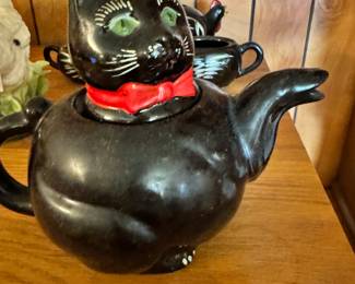 Vintage Redware Black Cat Teapot