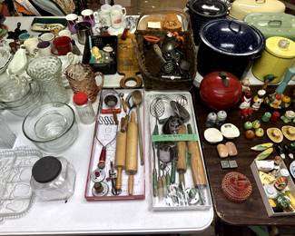 salt and pepper shaker, cubic glass pitcher